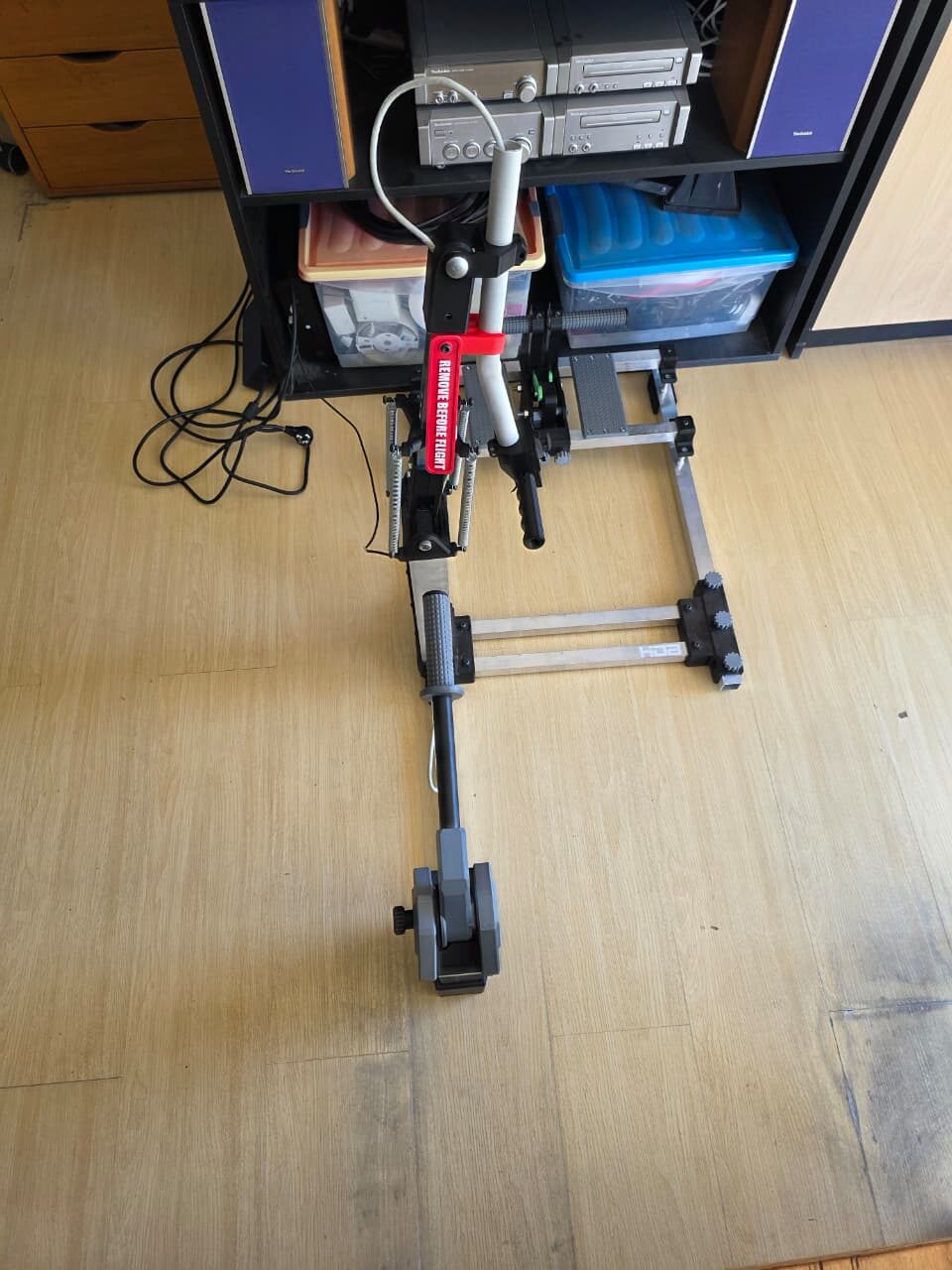 Simulador completo montado en el piso del taller